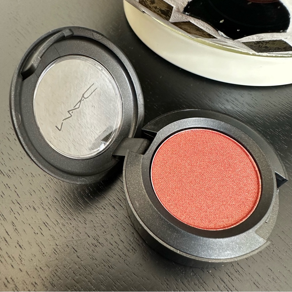 NWOT MAC COPPERING Veluxe Pearl Eyeshadow